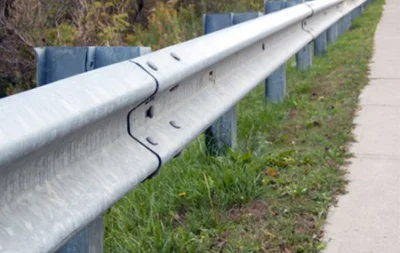 Hot DIP Galvanized Road Safety Steel Crash Barrier Construction Highway Guardrail Metal W Beam Thrie Wave Bridge Railing Corrugated Customized Traffic Barrier